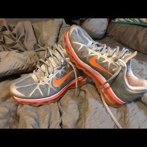 Youth sz 4 Nike Air Max women’s sz 6